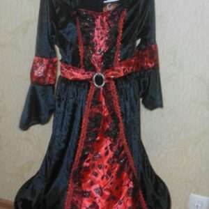 Відьма, вампірка